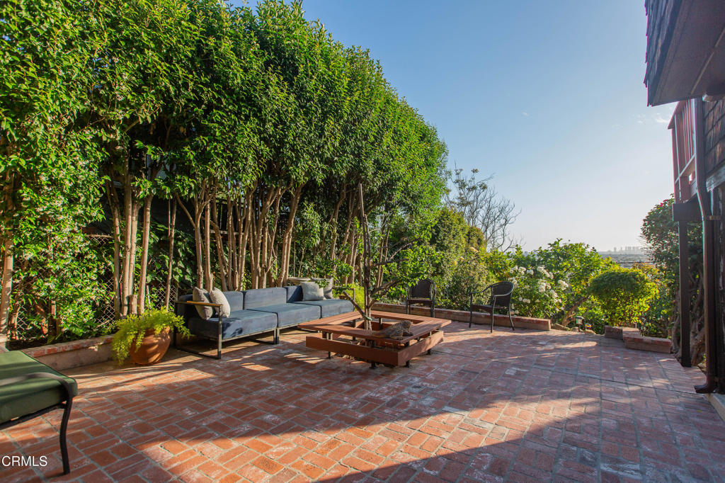 3880 Clayton Avenue W