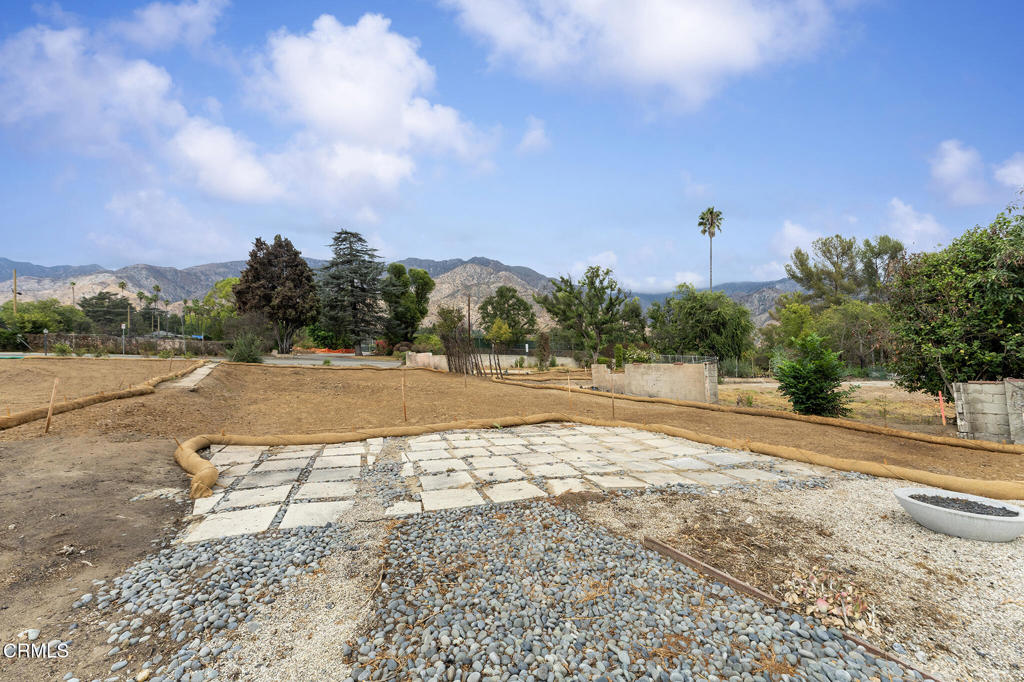 1370 E Calaveras Street