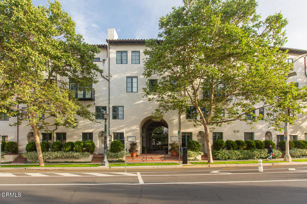 700 E Union Street 302