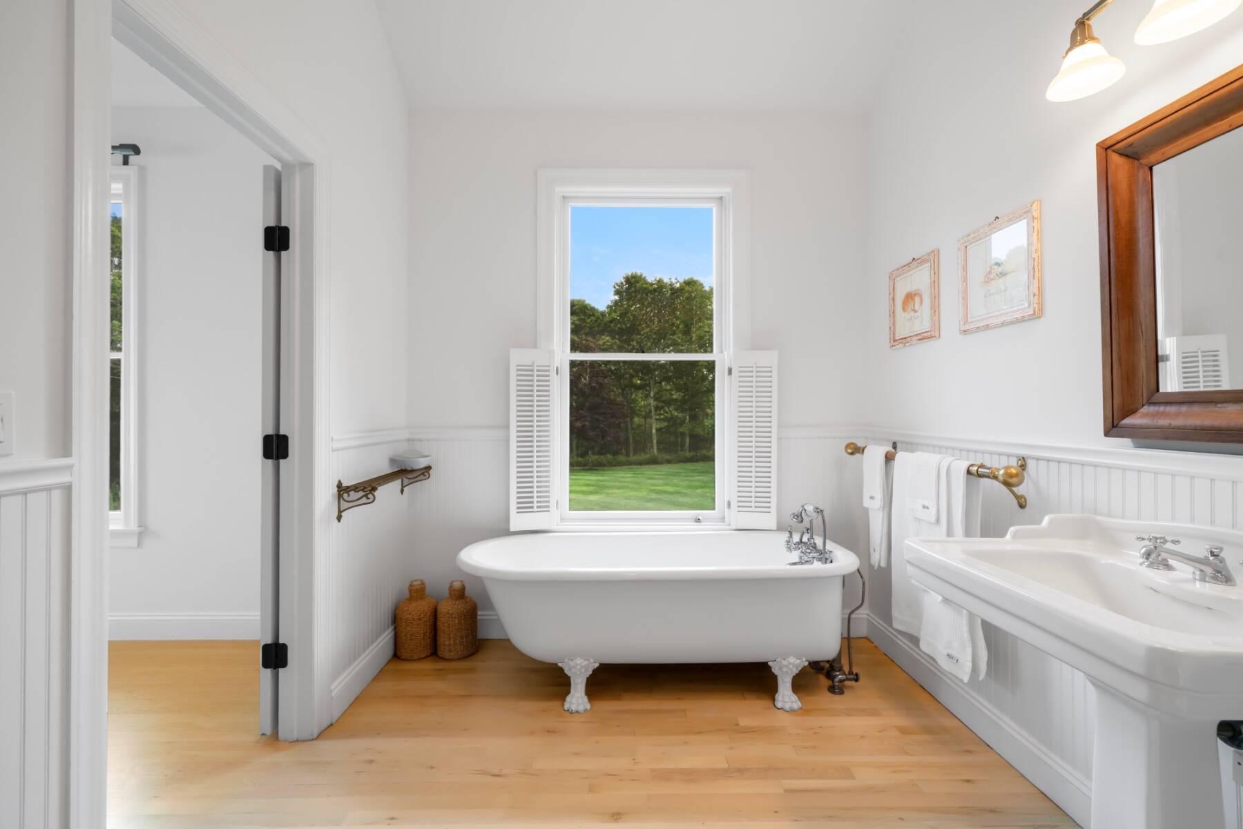 11 Edge Avenue (formerly 335 Edge Of Woods) 