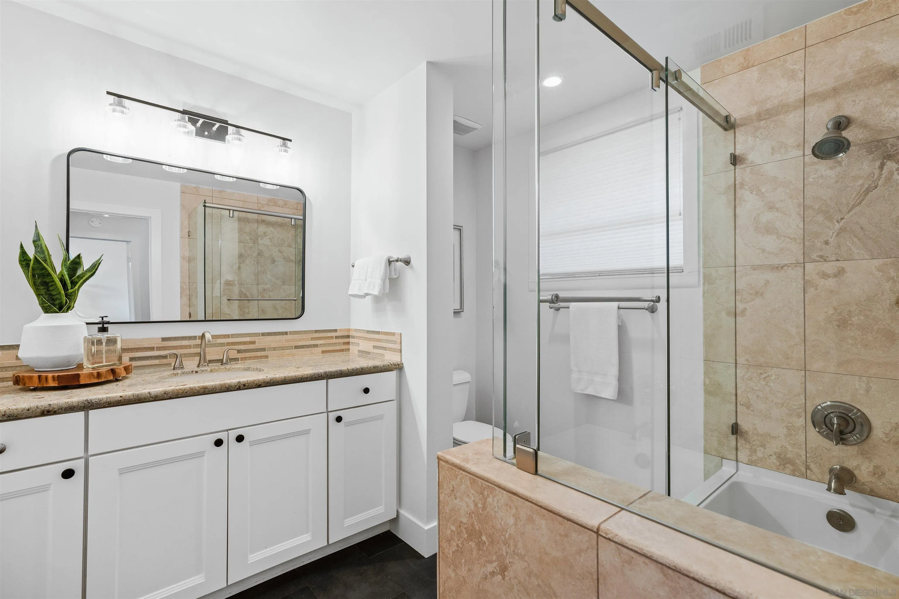 12858 Caminito En Flor