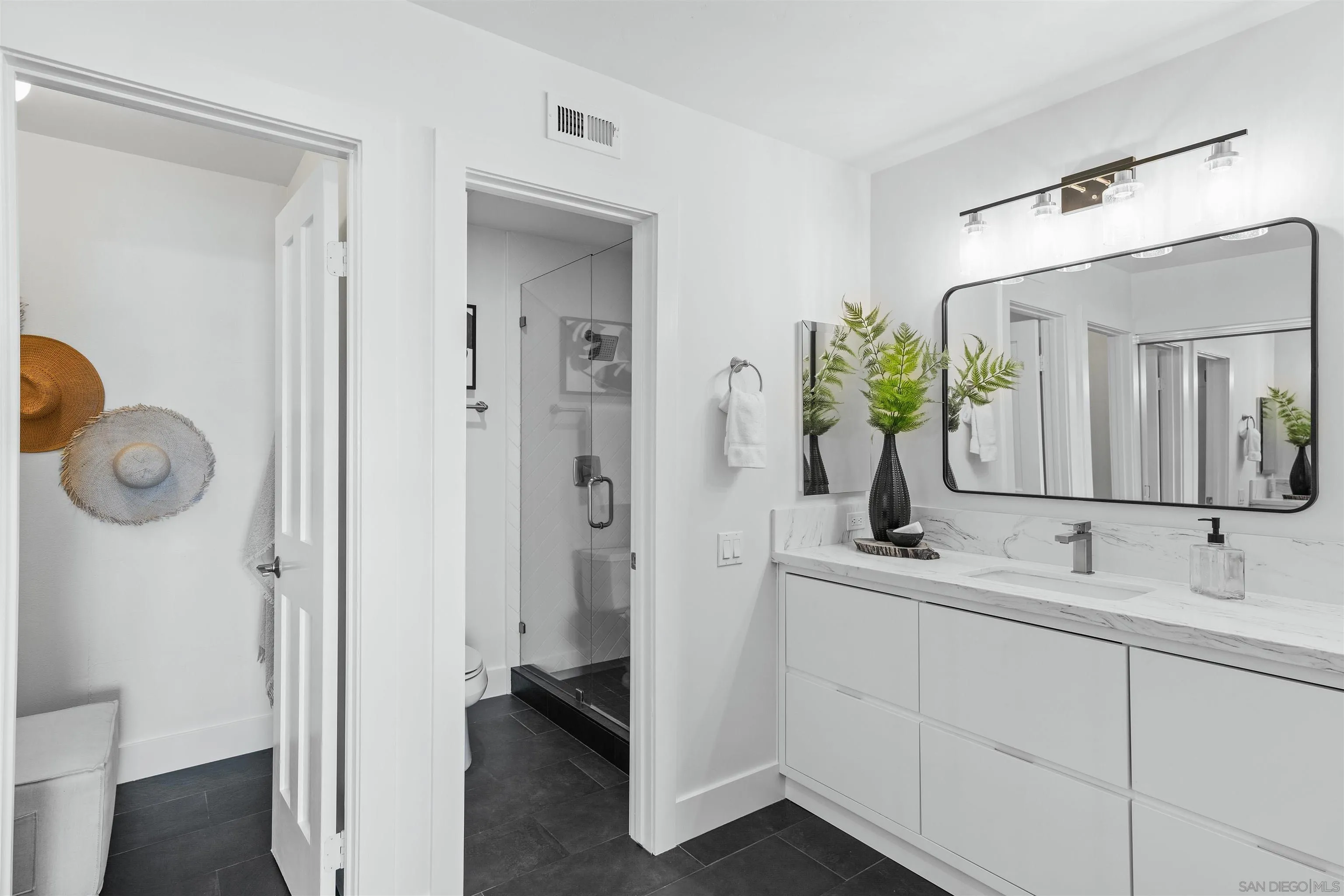 12858 Caminito En Flor