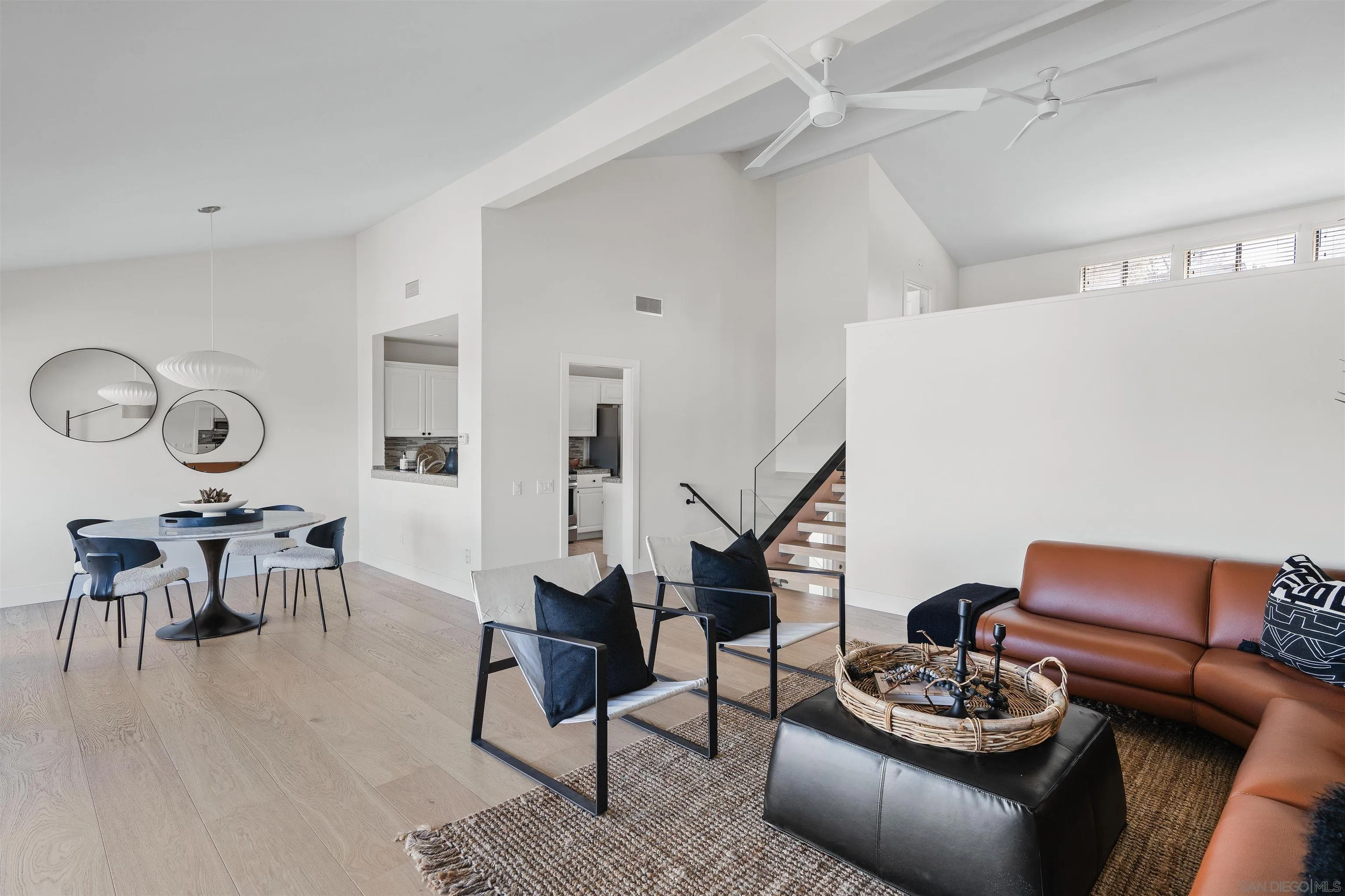 12858 Caminito En Flor