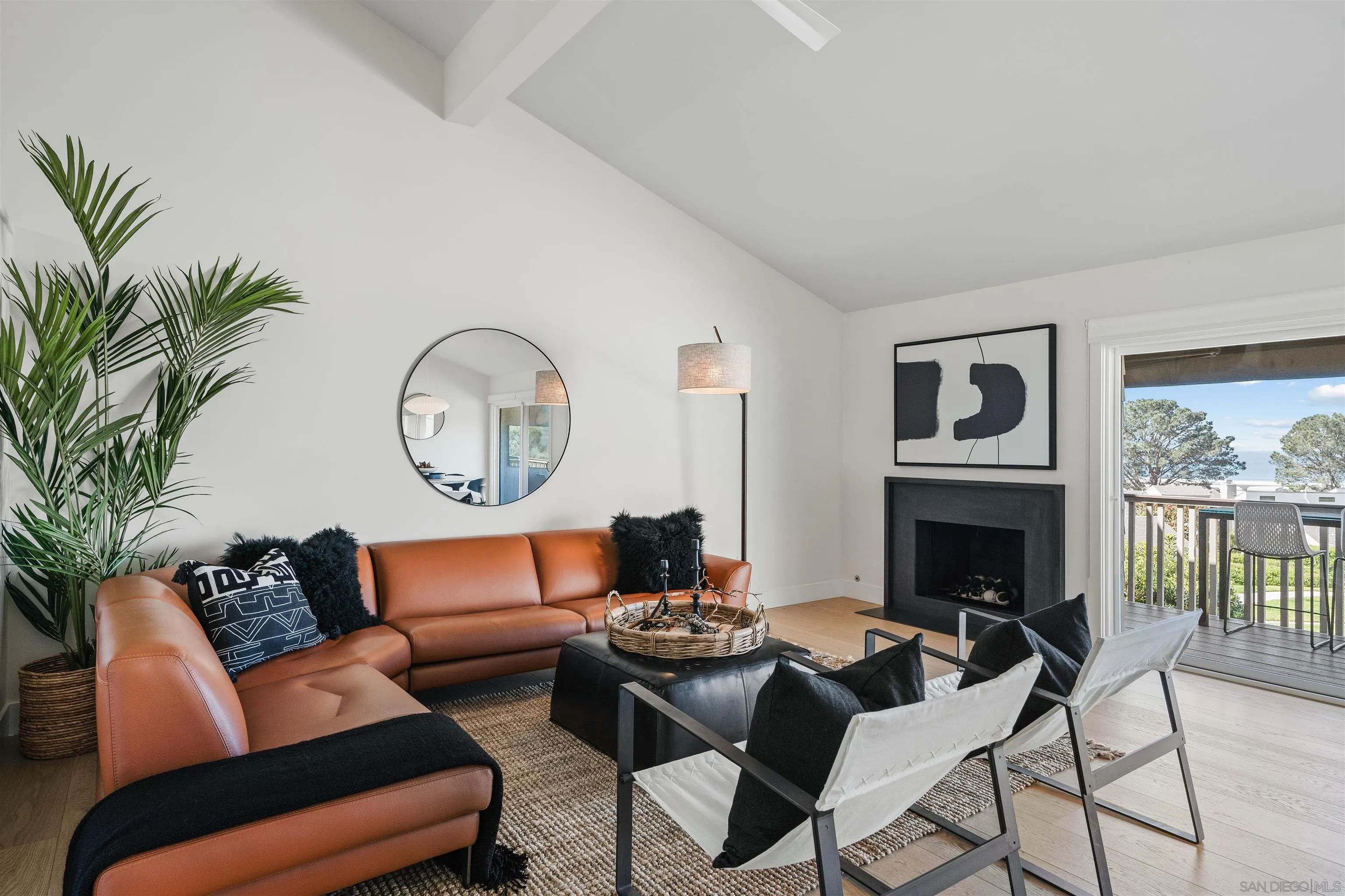 12858 Caminito En Flor