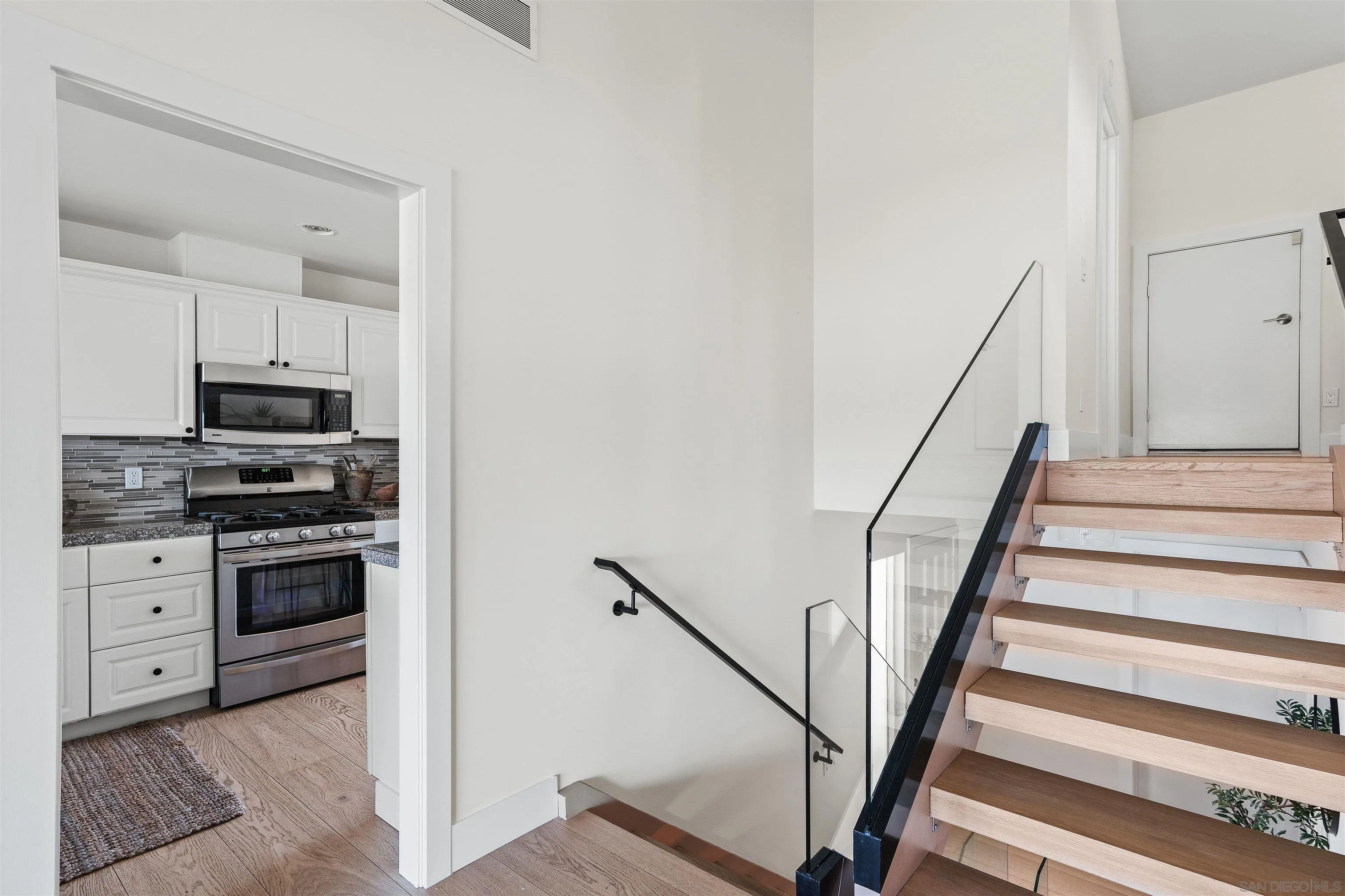 12858 Caminito En Flor