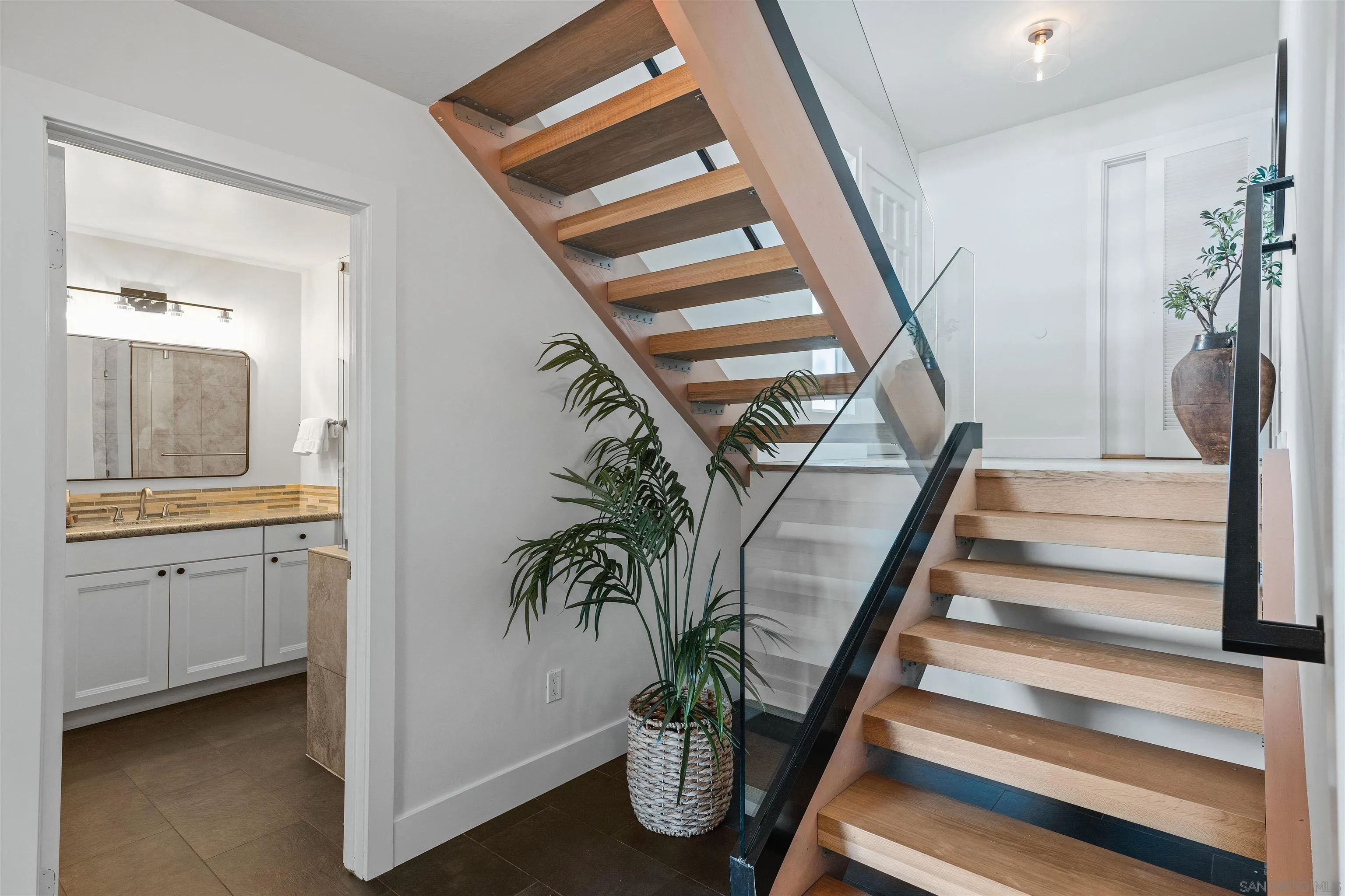 12858 Caminito En Flor