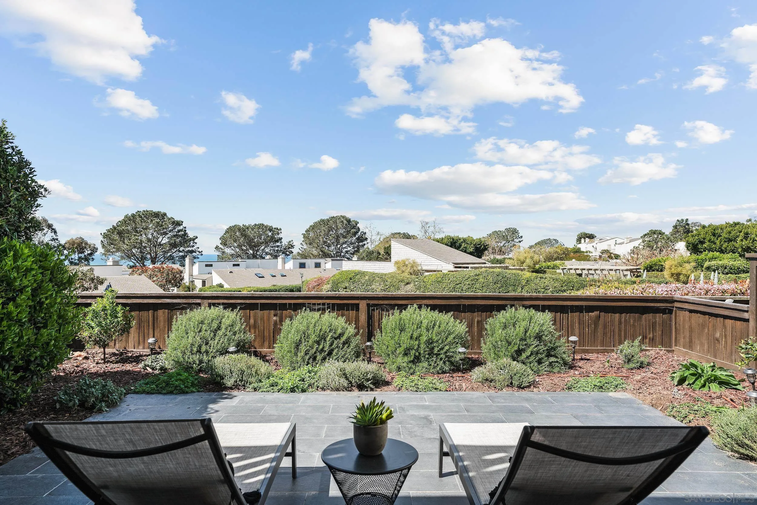 12858 Caminito En Flor