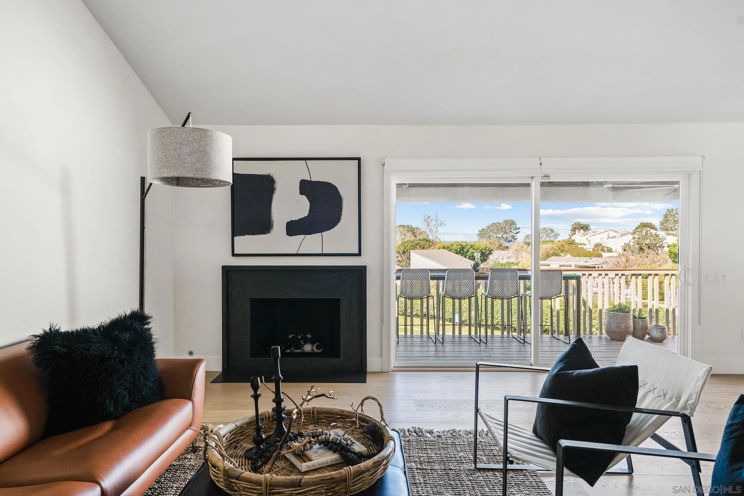 12858 Caminito En Flor