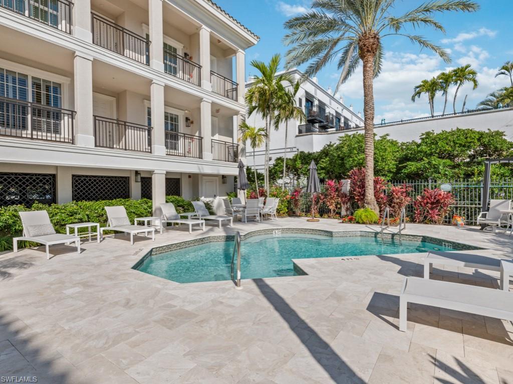 625 5th AVE S # 302 Unit: PH-302