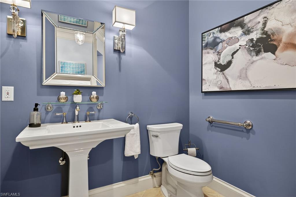 625 5th AVE S PH-302