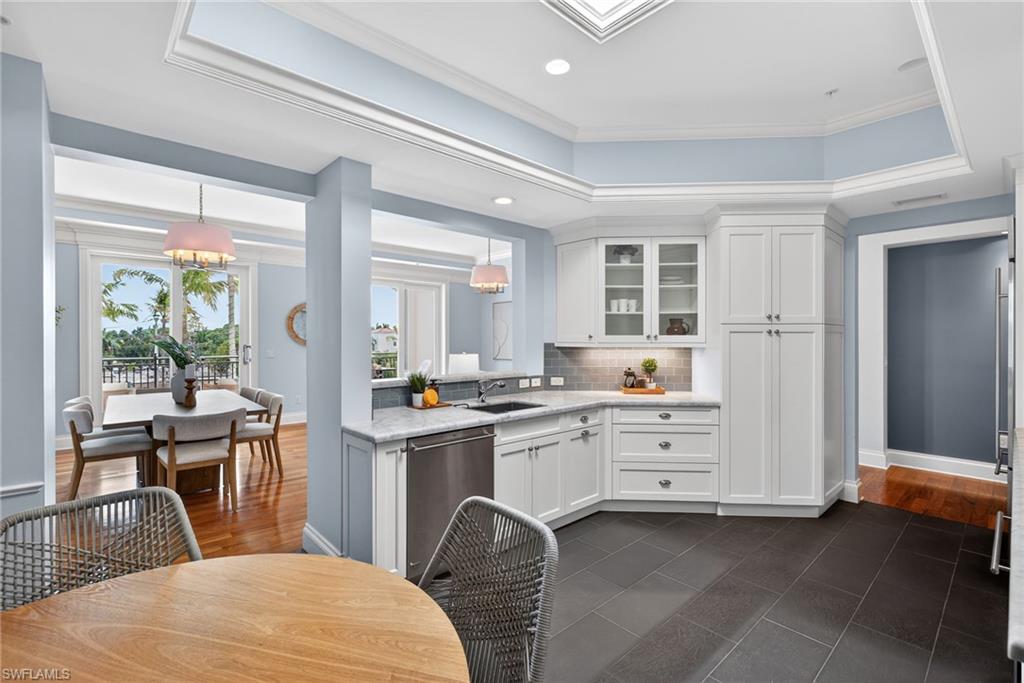 625 5th AVE S PH-302