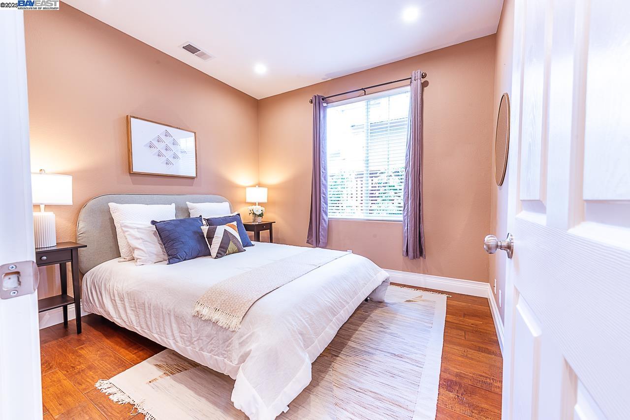 Popular Eden Shores Community next to the Bay!