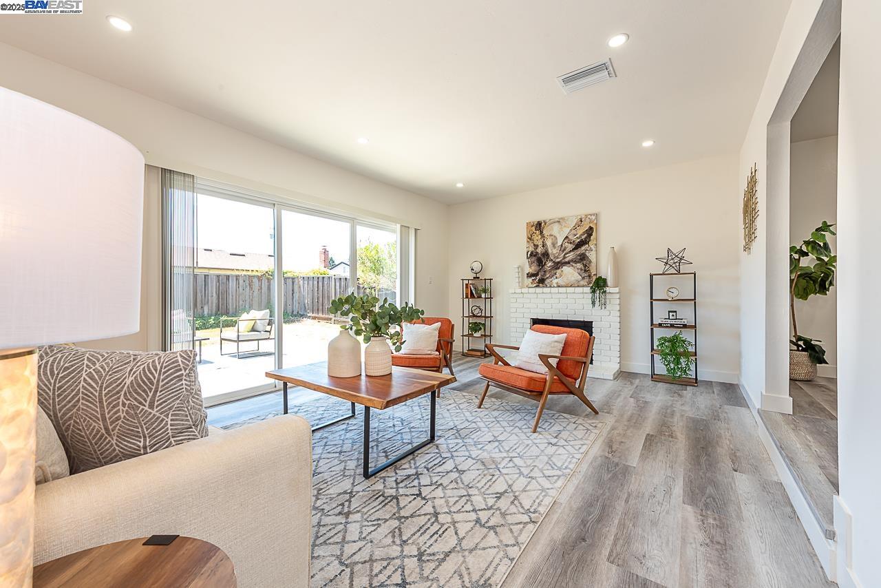 1866 Egret Ln