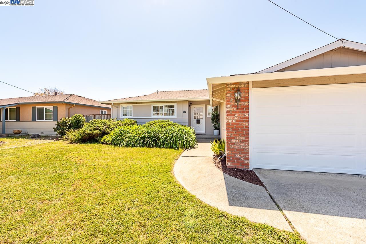 1866 Egret Ln