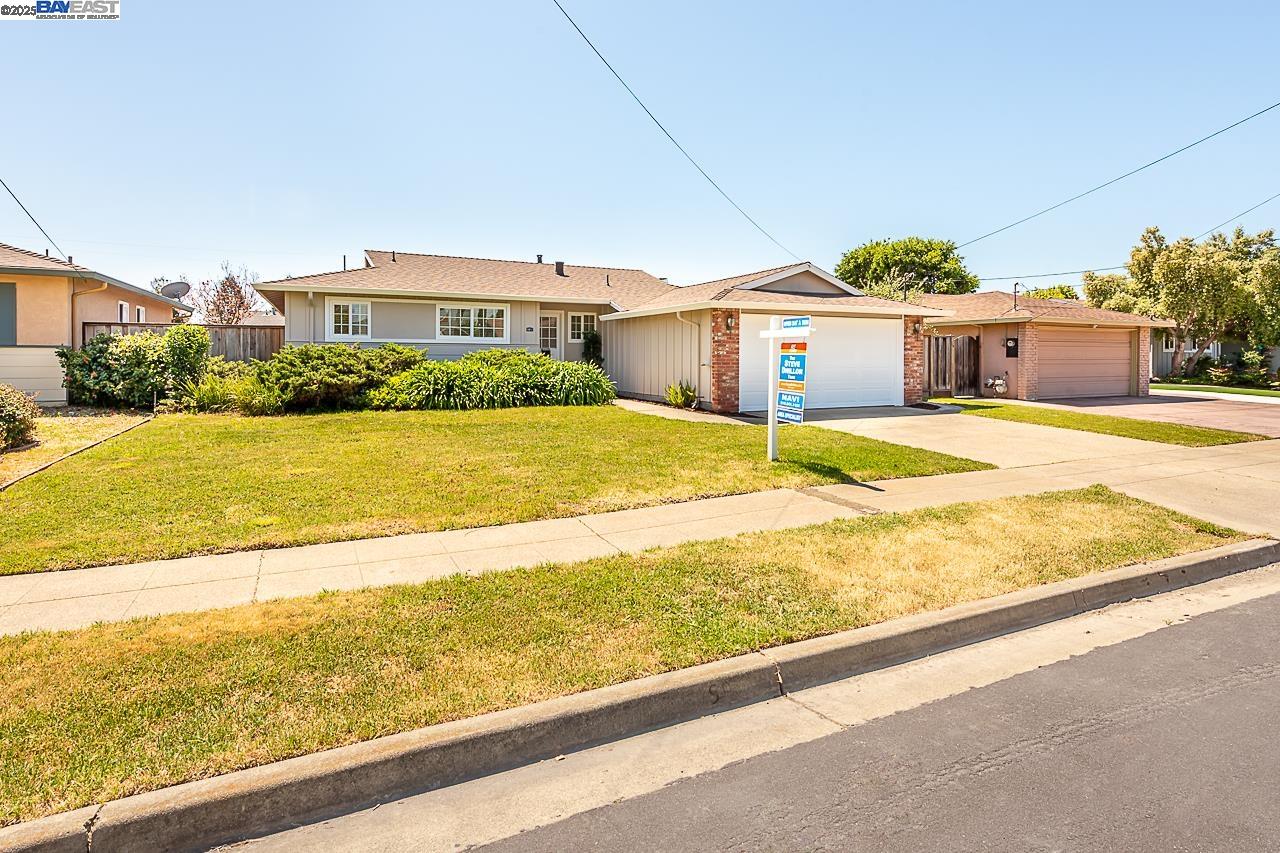 1866 Egret Ln