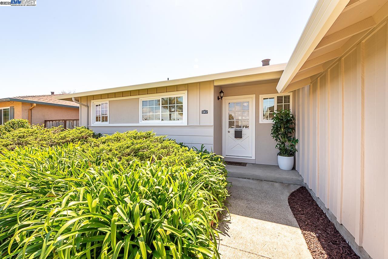 1866 Egret Ln