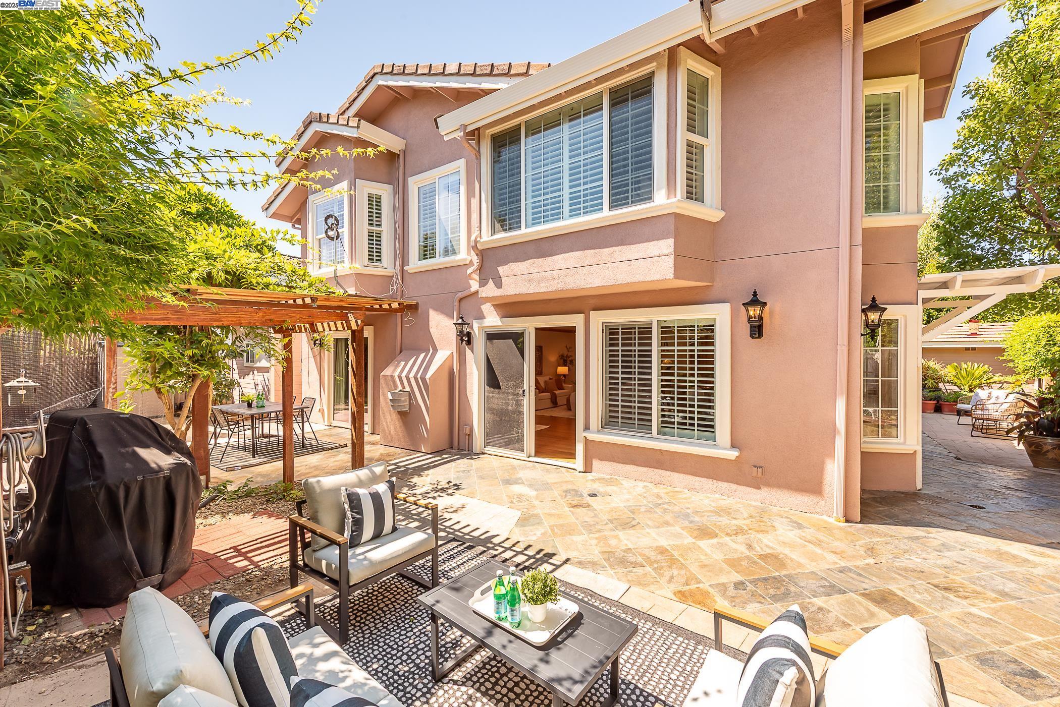 Custom Ponderosa home with  3 car garage - Pioneer Elementary School!