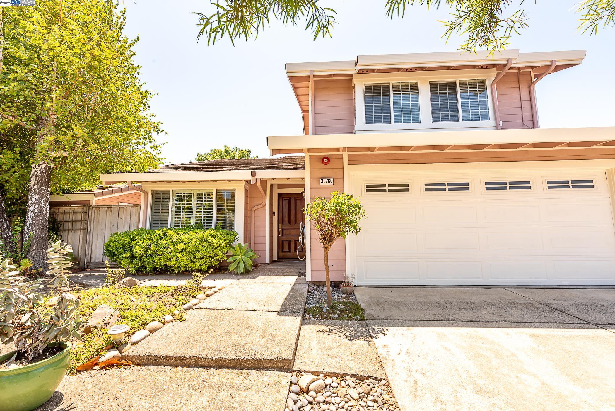 Custom Ponderosa home with  3 car garage - Pioneer Elementary School!