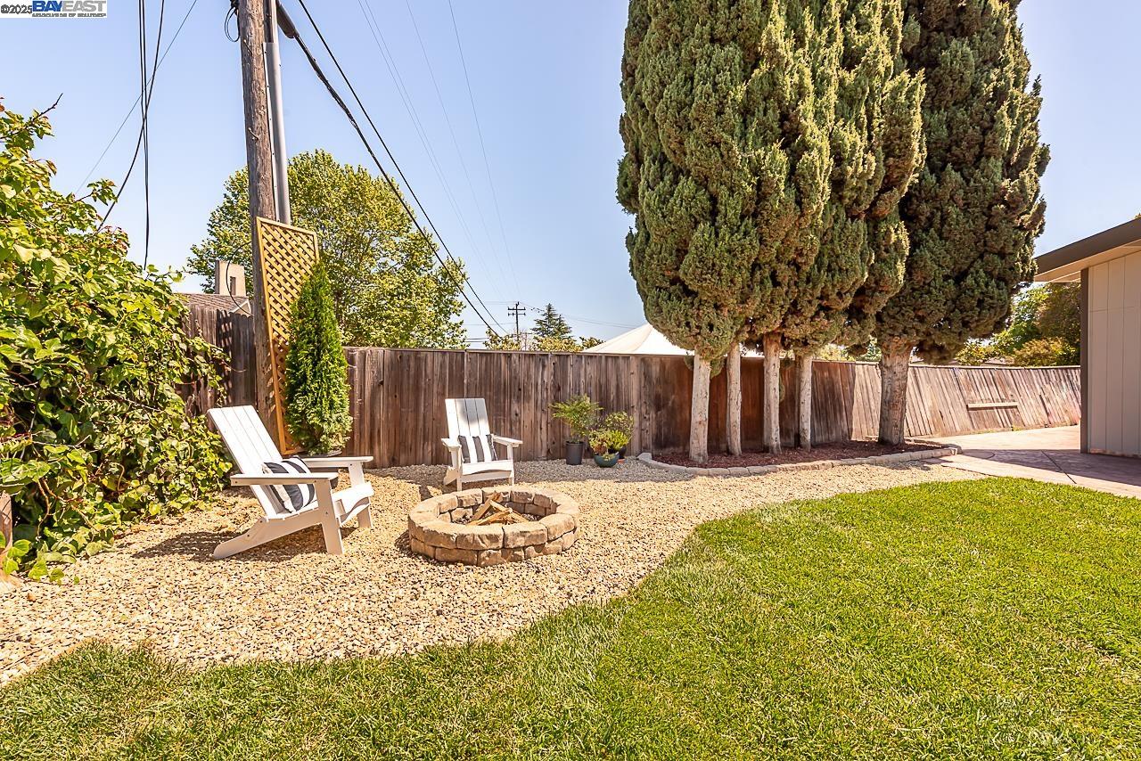 697 Lakewood Dr