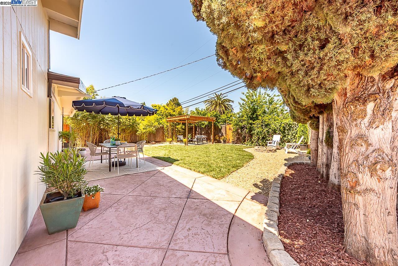 697 Lakewood Dr