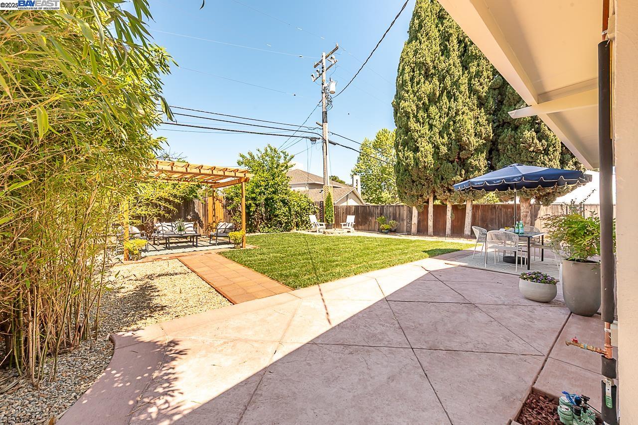 697 Lakewood Dr