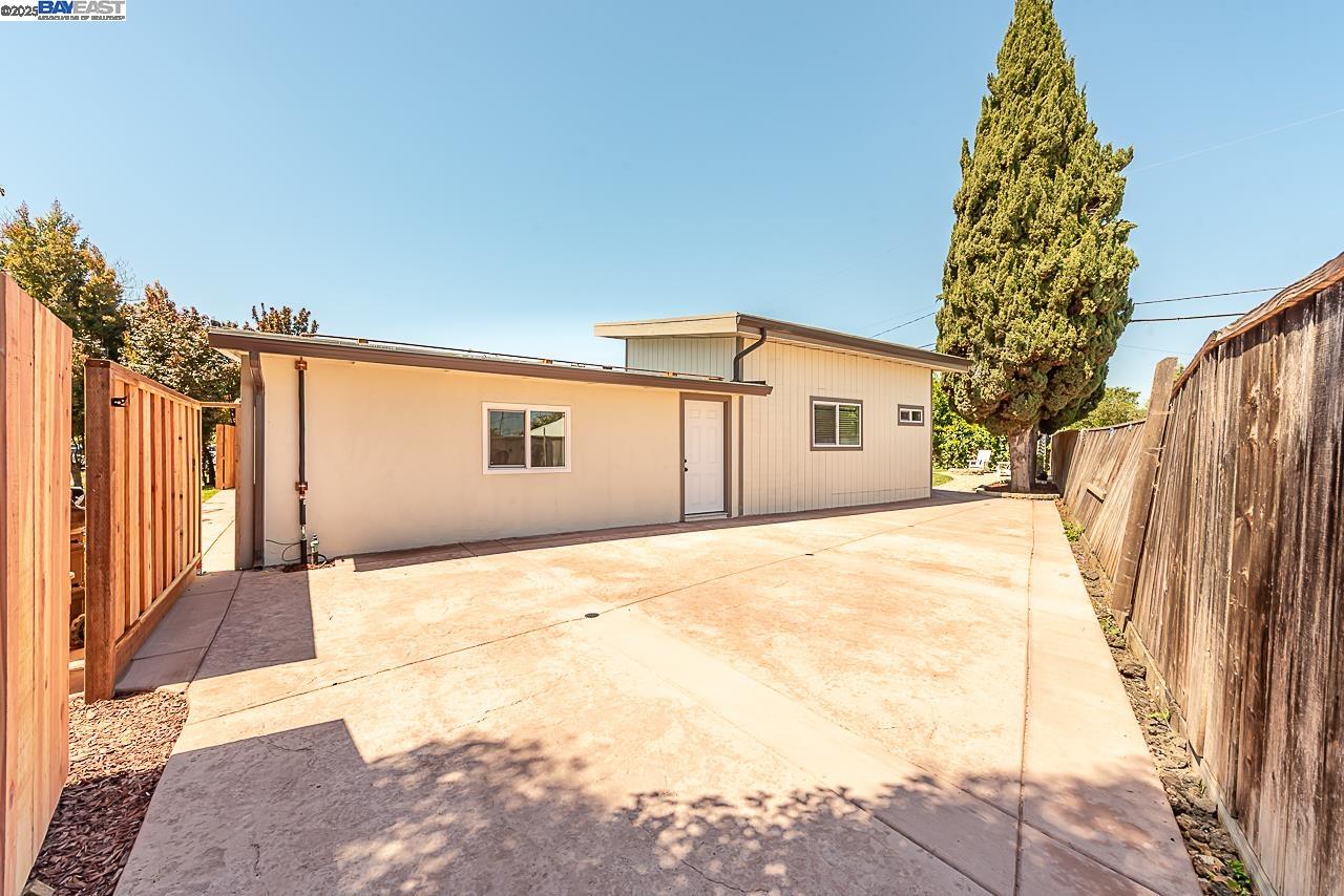 697 Lakewood Dr