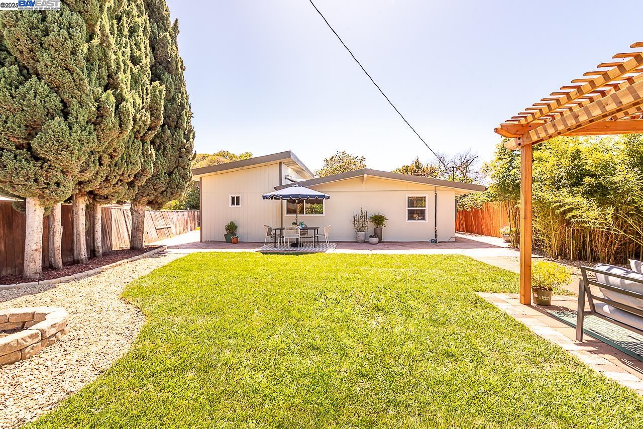 697 Lakewood Dr