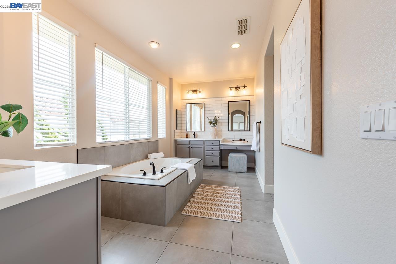 2700 Spindrift Ct