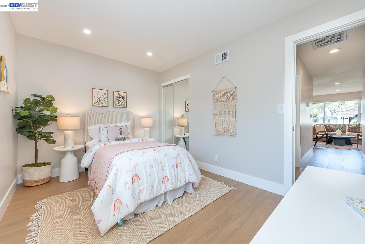 4339 Queensboro Way