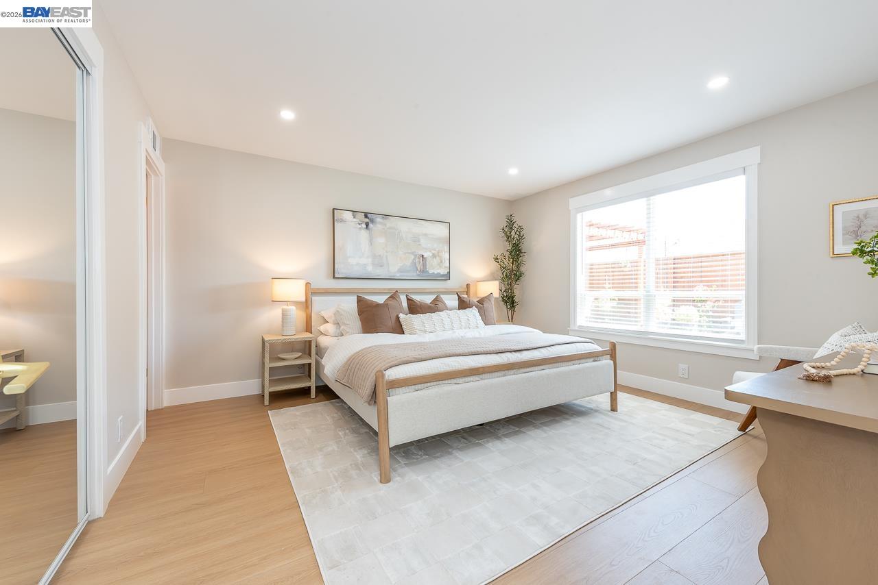 4339 Queensboro Way