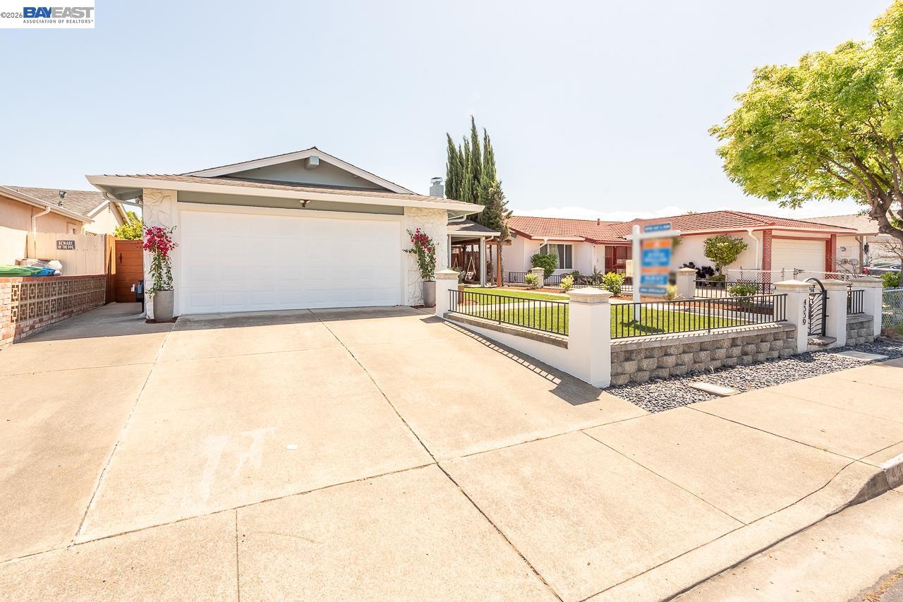 4339 Queensboro Way