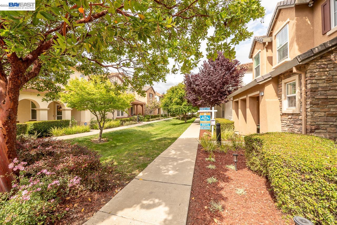 2527 Coldstream Way