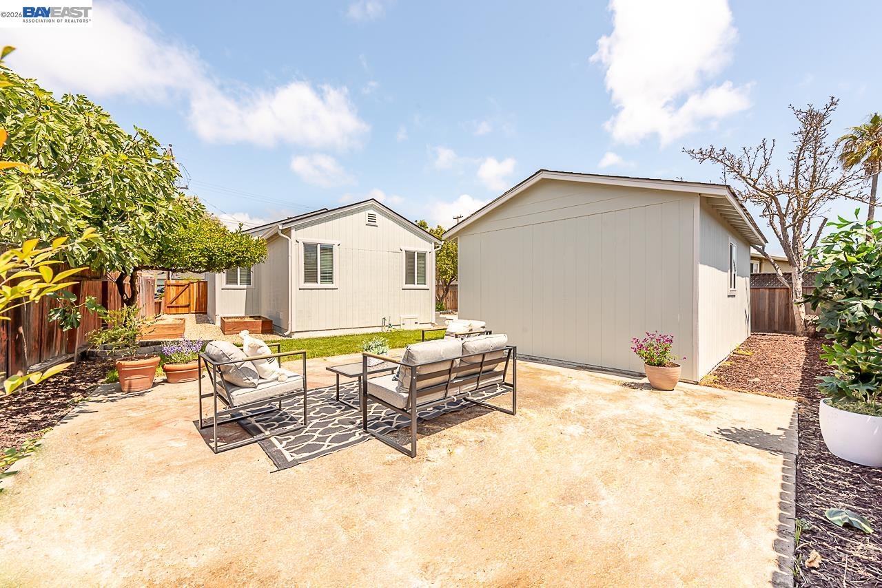 963 Douglas Dr
