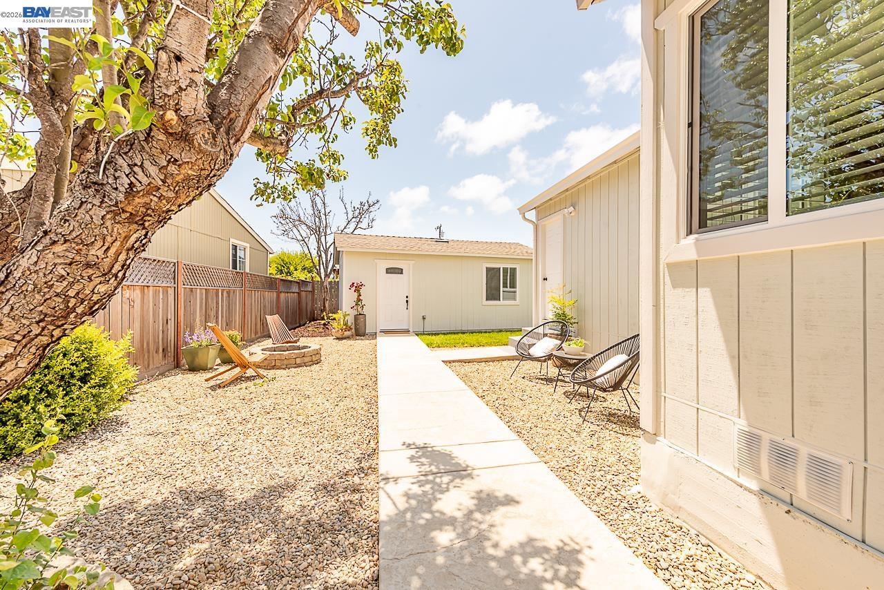 963 Douglas Dr