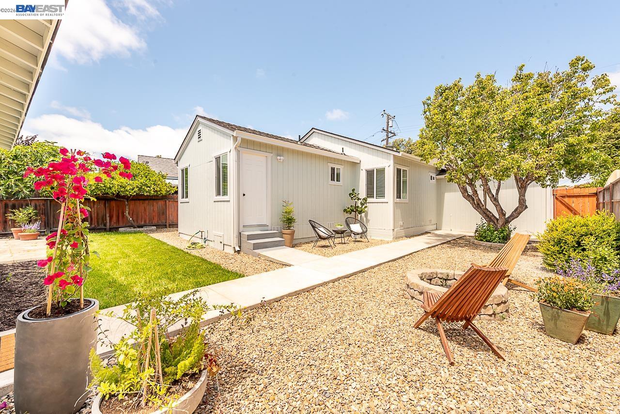 963 Douglas Dr