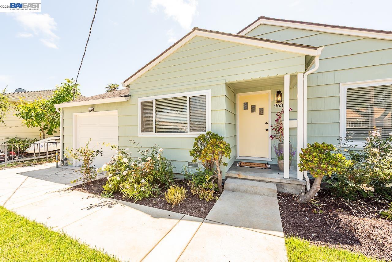 963 Douglas Dr
