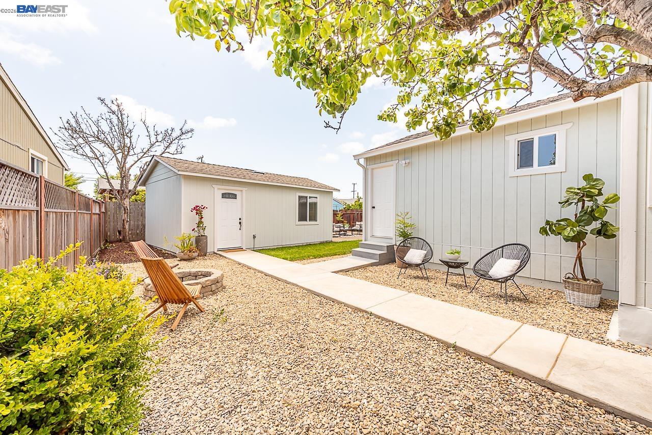 963 Douglas Dr