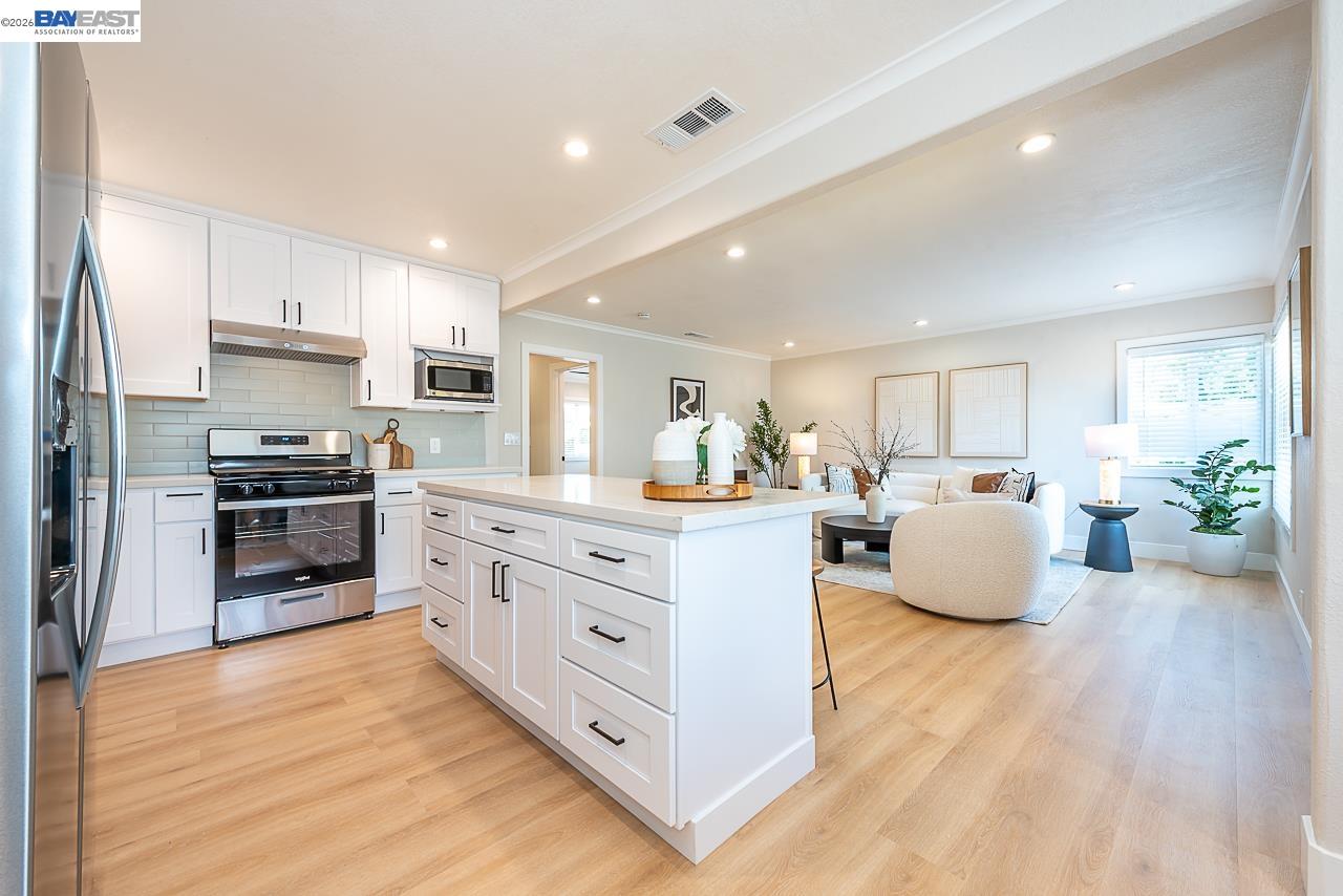 963 Douglas Dr