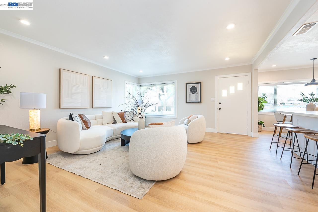 963 Douglas Dr
