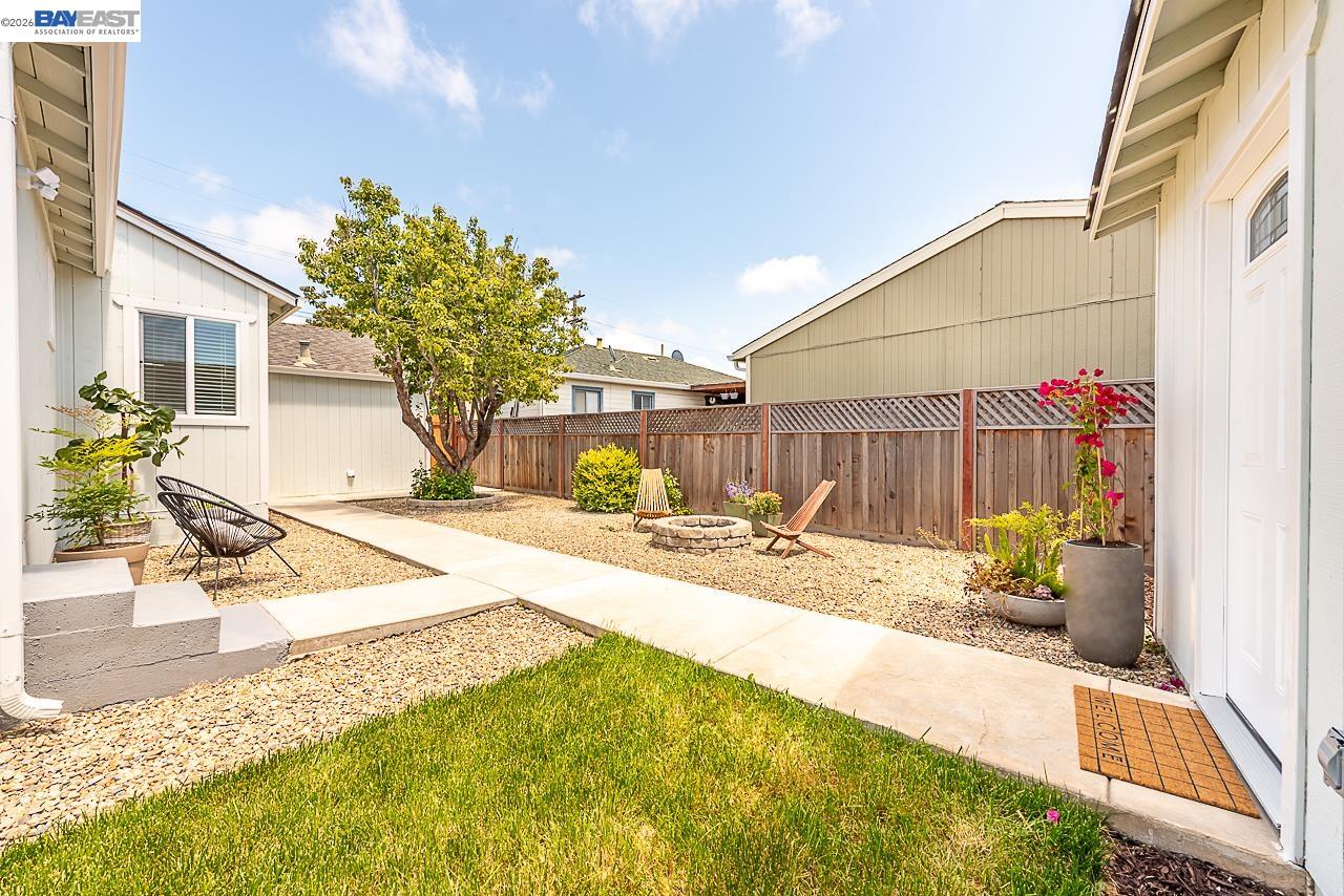 963 Douglas Dr