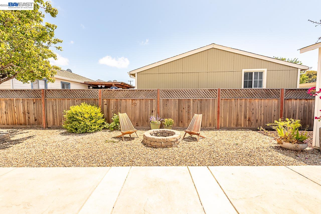 963 Douglas Dr
