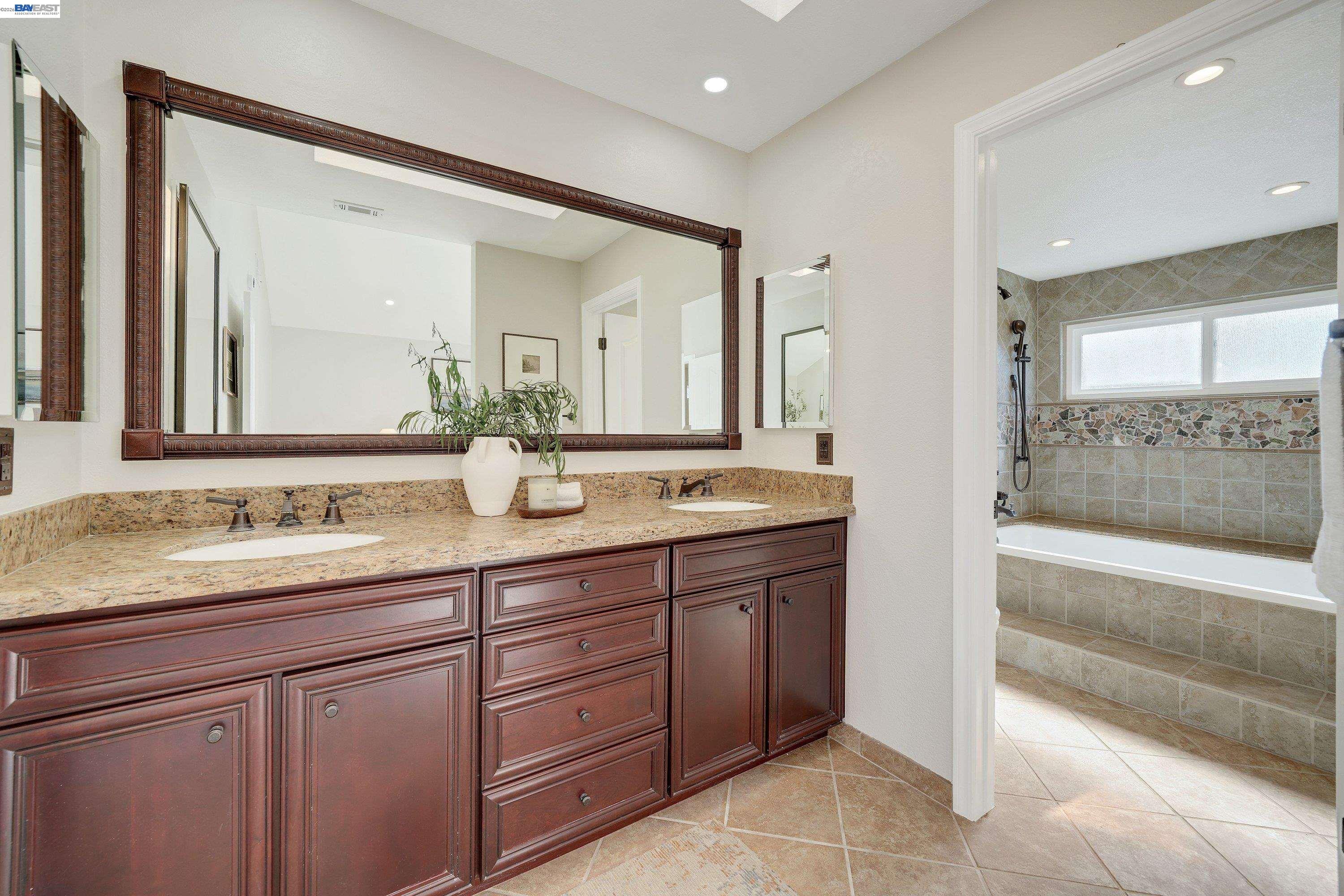 32808 Oakdale Ct