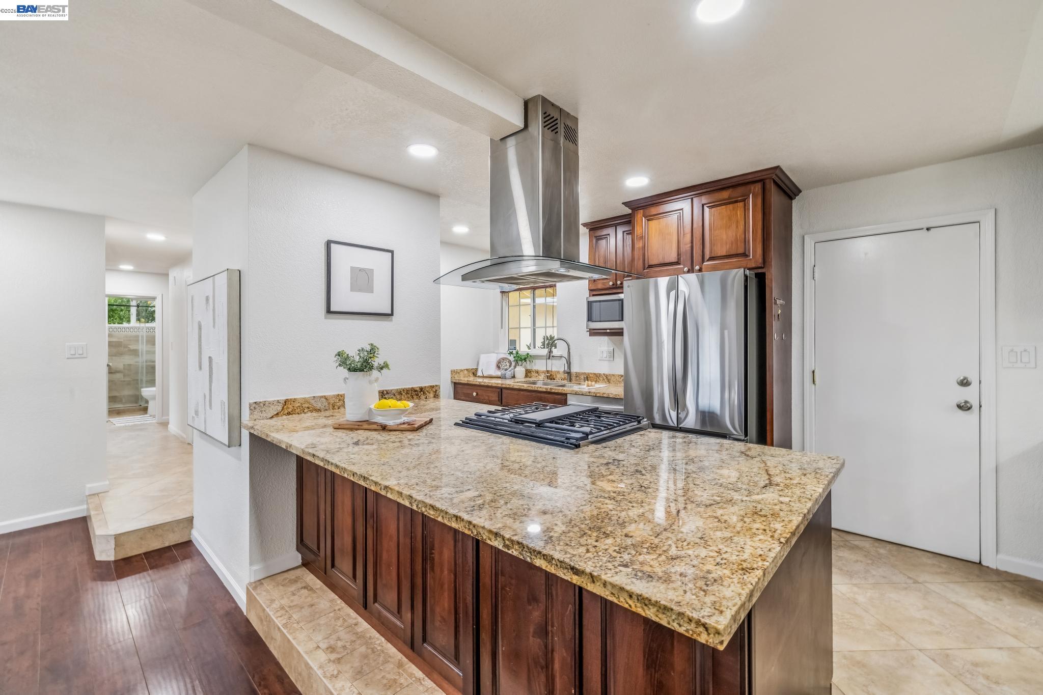 4825 Rose Way