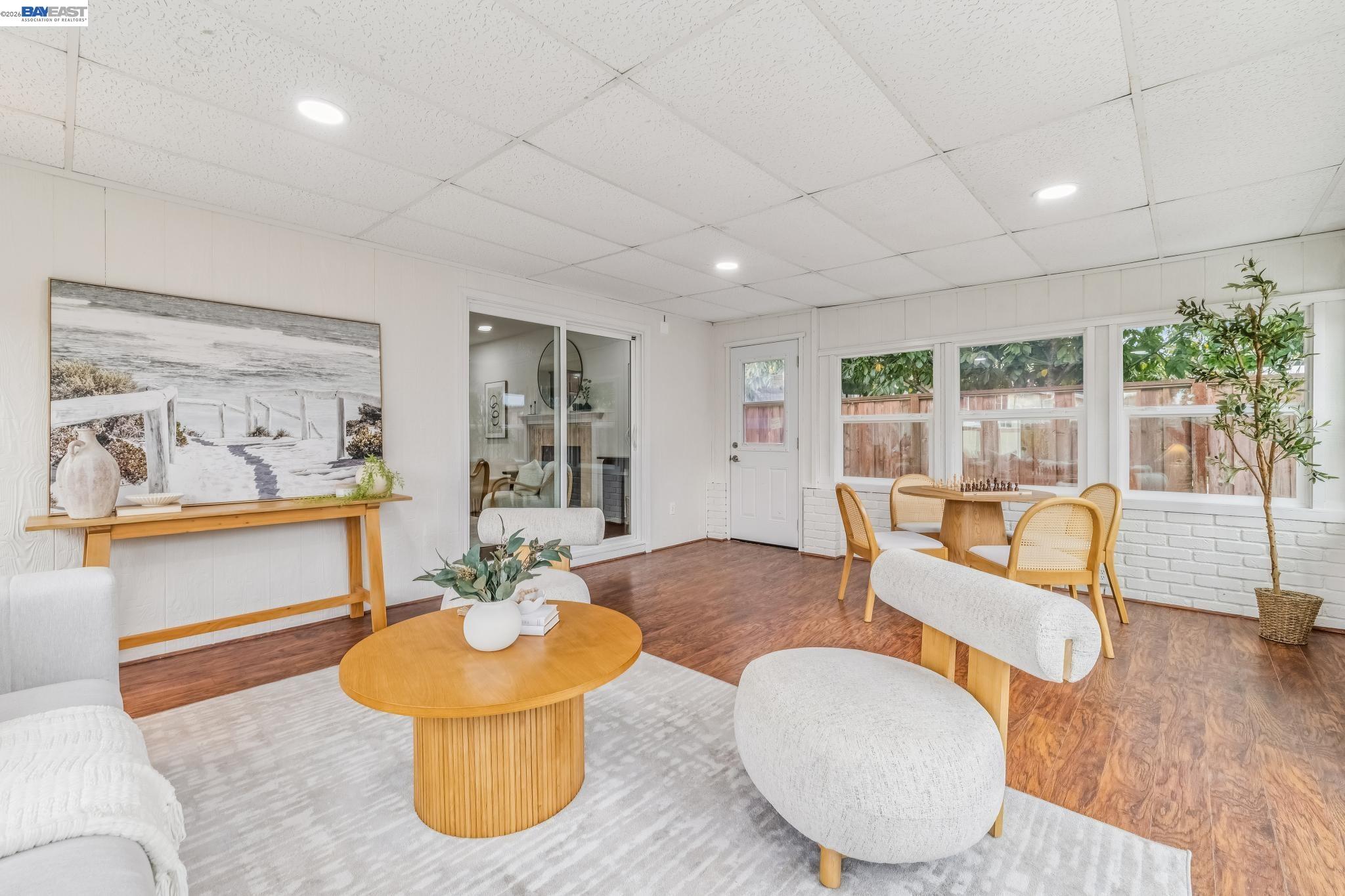 4825 Rose Way