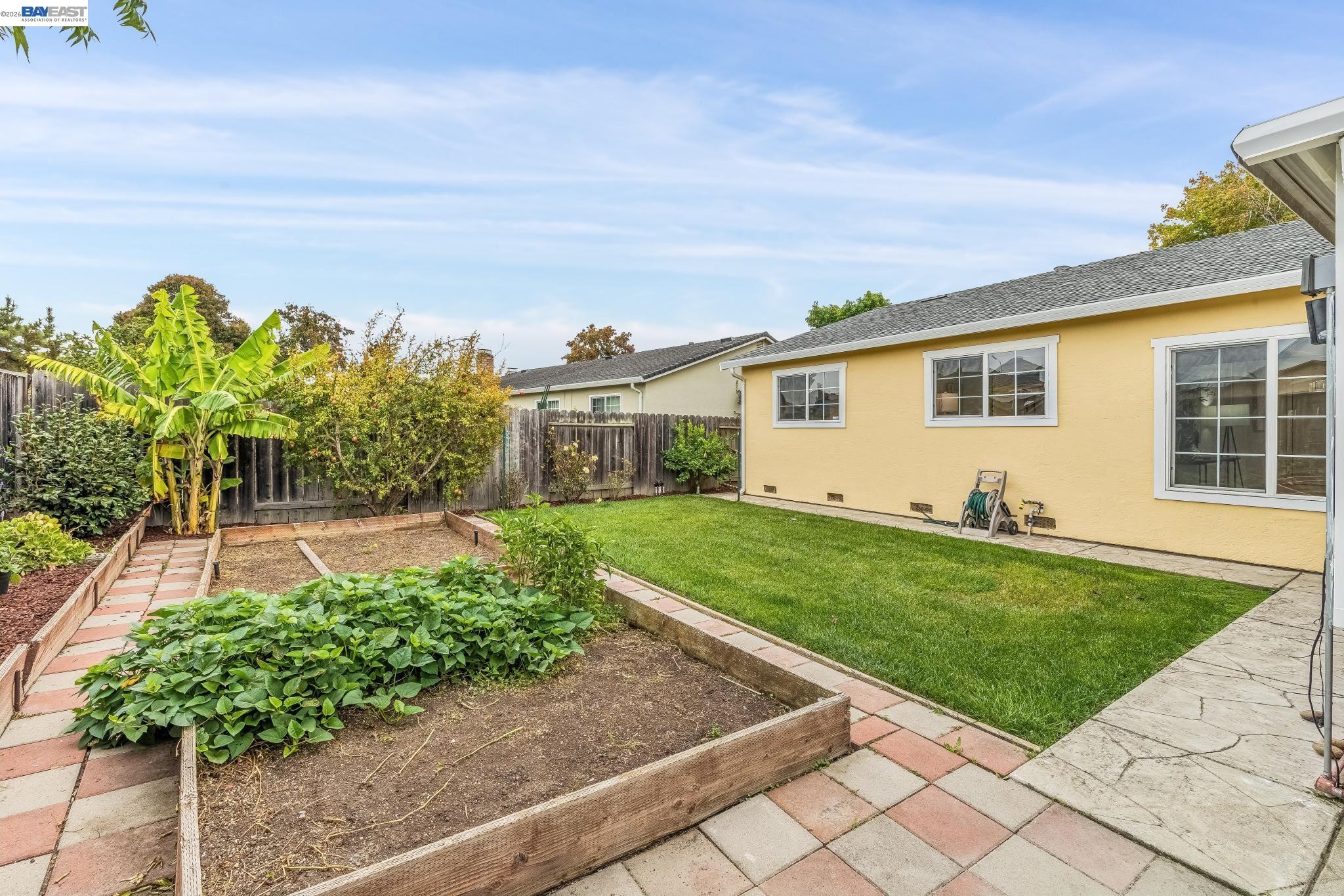 4825 Rose Way