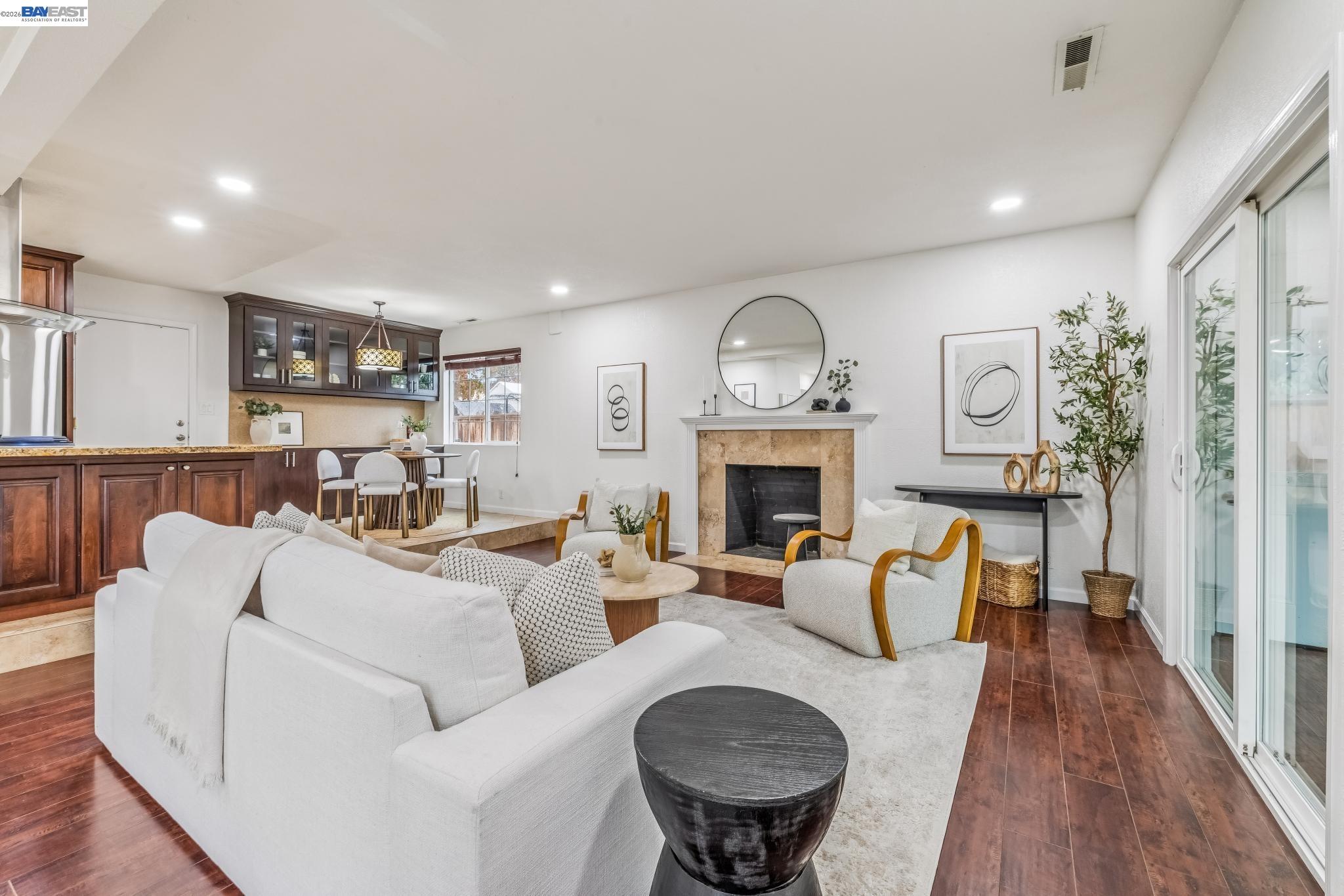 4825 Rose Way