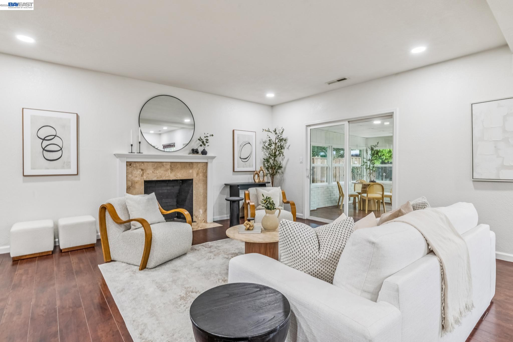 4825 Rose Way