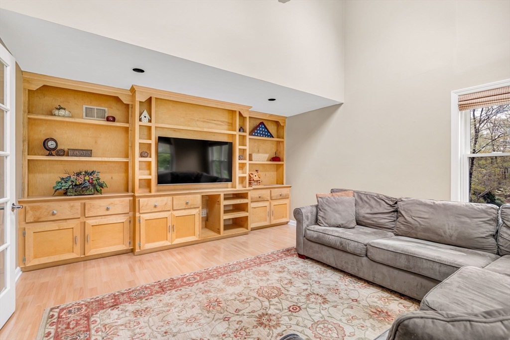 5 Susan Dr