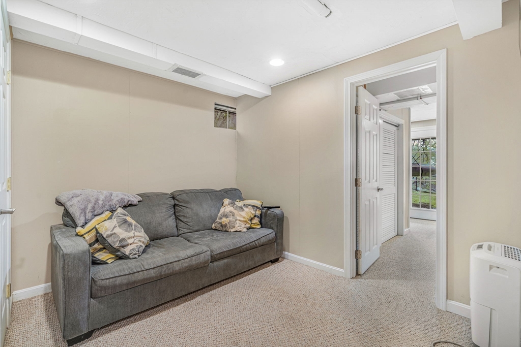 5 Susan Dr