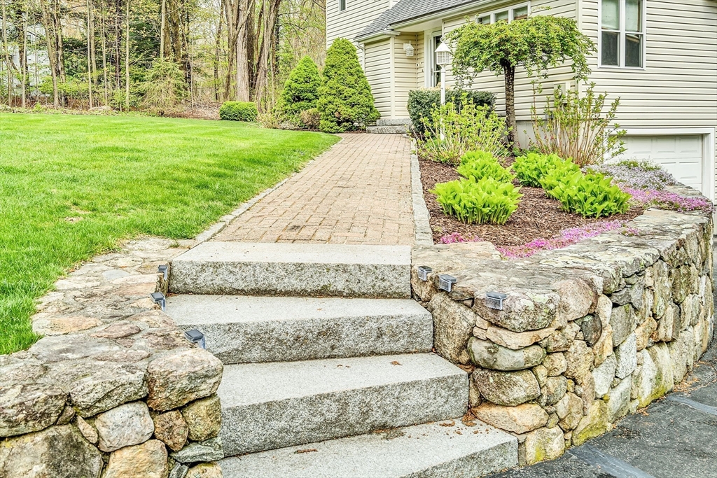 5 Susan Dr